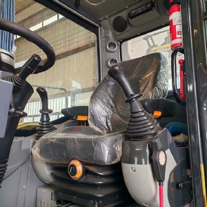 100型輪式挖掘機